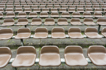 Leere Pl&auml;tze auf einer Trib&uuml;ne