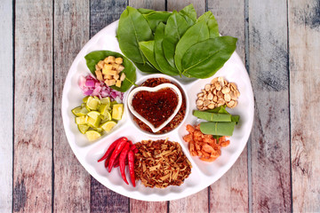 Leaf-Wrapped Bite-Size Appetizer, Miang Kum