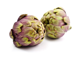 Obraz premium Two fresh artichokes