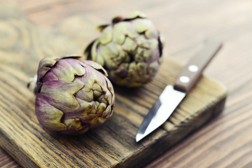 Obraz premium Two fresh artichokes