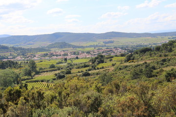 Fototapeta na wymiar vue panoramique des corbières saint andré de roquelongue