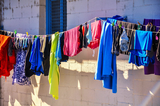Camino de Santiago, peregrinos, ropa tendida, viajeros