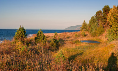 Fototapeta na wymiar Early in the morning on the shore of Lake Baikal