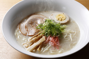 とんこつラーメン