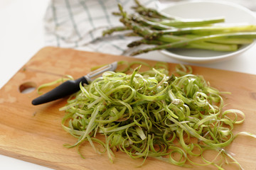 Peeling asparagus
