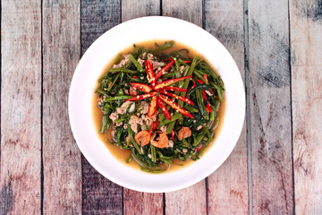 Fried spicy Chinese morning glory with minced pork and dried shrimps .