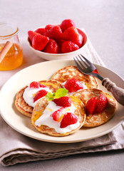 Scottish oat pancakes with honey