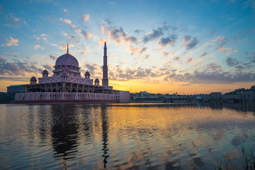 Fototapeta na wymiar PUTRAJAYA, MALAYSIA - 9TH APRIL 2017; Sunrise moment at Putra Mosque, a principal mosque of Putrajaya, Malaysia. Construction of the mosque began in 1997 and was completed two years later.