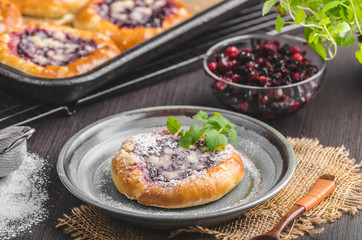 Rustic mini cake with berries and sugar crumble