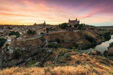 Obraz premium Colorful sunset over beautiful city of Toledo,Spain