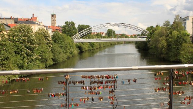 Liebesschösser auf der Bamberger Kettenbrücke / Main-Donau-Kanal in Bamberg
