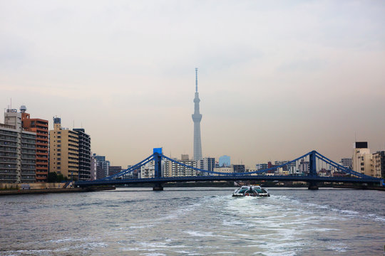 Токио. Мост через реку Сумида.