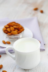 Fototapeta na wymiar Almond milk and almonds