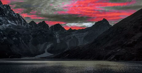 Cercles muraux Cho Oyu Last rays of sunset on the clouds - Gokyo region, Nepal, Himalayas