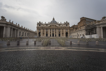 Fototapeta na wymiar St Peter's Square and Basilica, Vatican City