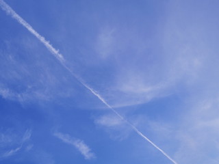 Fototapeta na wymiar 青空と飛行機雲