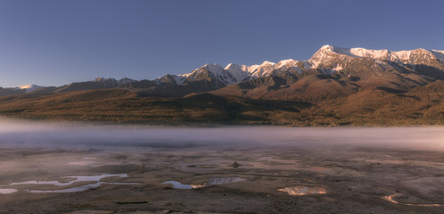 Fototapeta na wymiar Sunrise in the mountains, the morning haze spreads over the earth