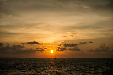 Fototapeta na wymiar sunset at the sea