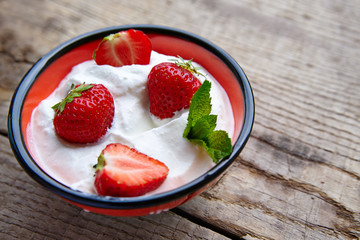 Cottage cheese with strawberry and mint