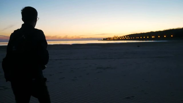 the photographer takes pictures of the sunset on the beach