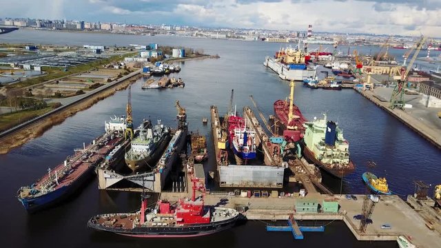 Werft Bilder Durchsuchen 439,644 Archivfotos, und