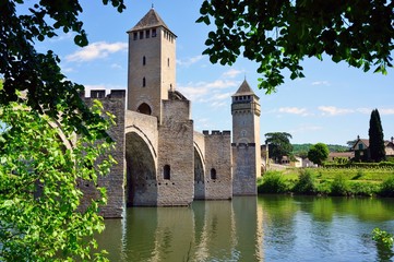 Fototapeta na wymiar The landmark medieval Pont Valentre bridge in Cahors, France