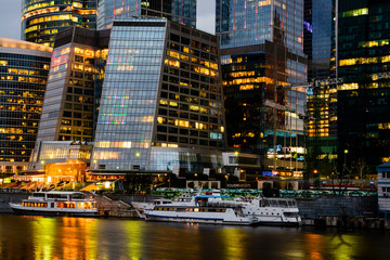 Naklejka premium Tourist boat on Moskva river near skyscrapers