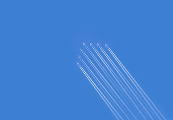 five airplanes formation contrail