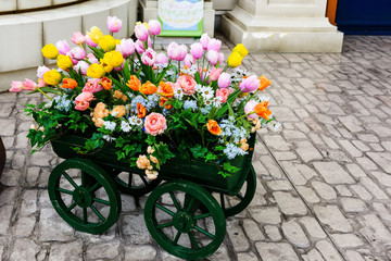 Fototapeta na wymiar flowers decorated on basket pots