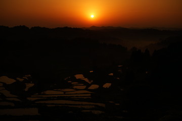 棚田と朝焼け