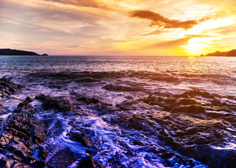 Naklejka premium Seascape landscape nature in twilight with sunset
