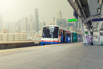 Naklejka premium Sky Train Siam Station w mieście