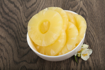 Canned pineapple