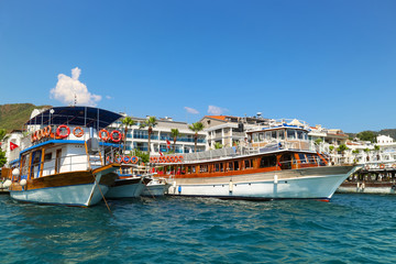 Fototapeta na wymiar White boats on the sea pier, sea blue water and clear sky