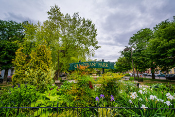 Fototapeta na wymiar Gardens at Cianfrani Park, in Bella Vista, Philadelphia, Pennsylvania.