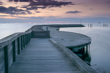 Obraz premium Wooden Pier at Sunrise