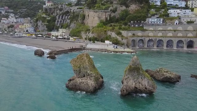 Italia - Costiera Amalfitana, Vietri dall'alto vista mare - due fratelli