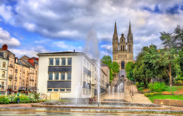 Fototapeta na wymiar Fountain and Saint Maurice Cathedral of Angers in France