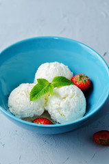 Vanilla Ricotta ice cream with strawberry and mint