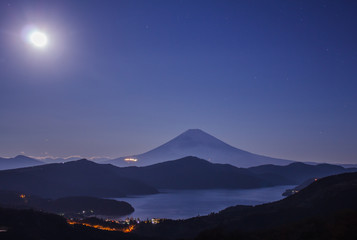 Fototapeta na wymiar 月夜の箱根大観山
