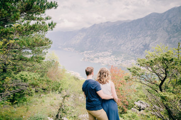 Fototapeta premium couple relax in mountains