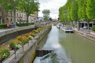 Tableaux ronds sur plexiglas Anti-reflet Canal Gateway of the canal de la Robine in Narbonne