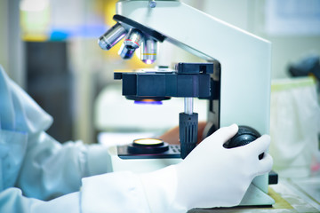  hand scientist working