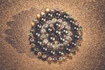 Black Pearl Round Brooch Retro