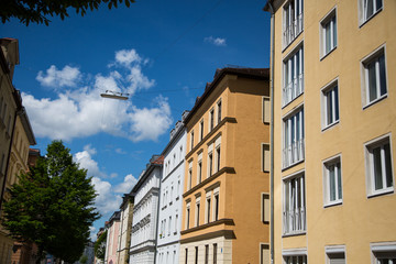 Fototapeta na wymiar Häuserzeile in der Innenstadt von München
