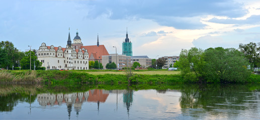 Fototapeta na wymiar Skyline Dessau Rosslau mit Blick über die Mulde