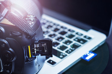 open door SD memory card of camera in laptop to transfer photos, blue memory card, 4GB, black keyboard buttons, Arabic and English Languages, lens effect