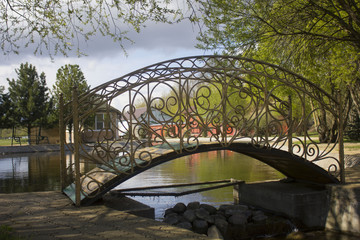 Old bridge на пруду