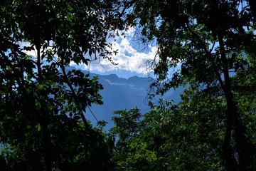 Guckloch auf die Berge 2