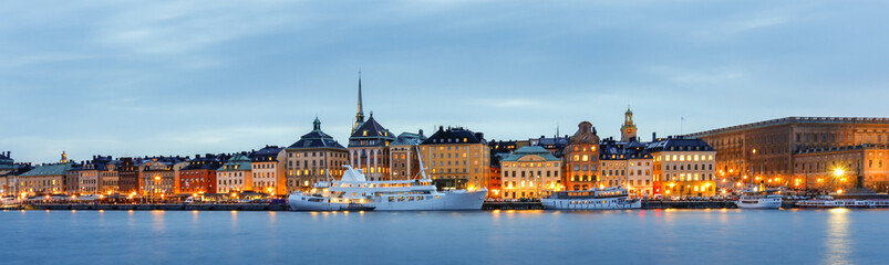 Fototapeta na wymiar Stockholm, Schweden, gamla stan bei Nacht 